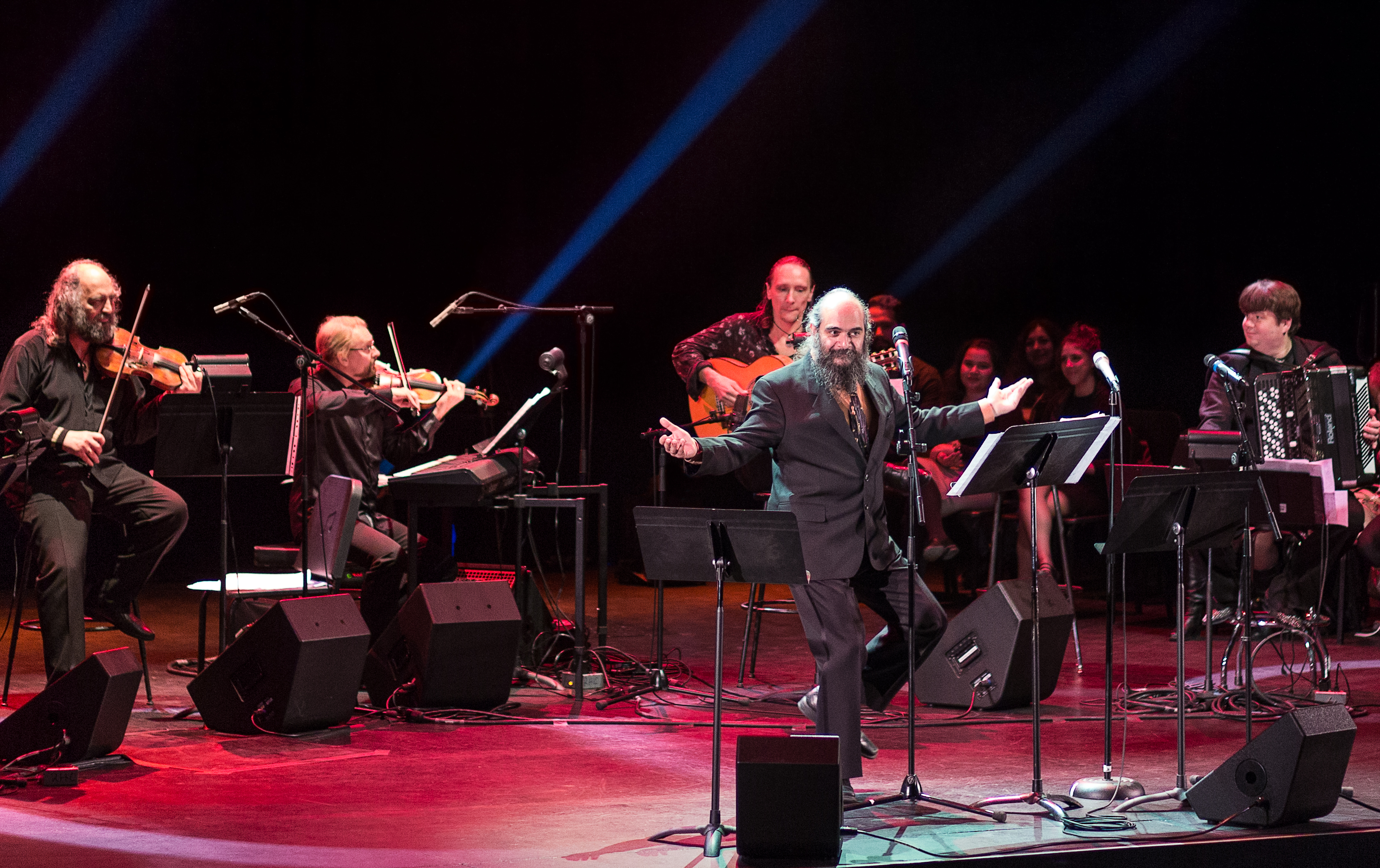 Yiddish Glory, Psoy Korolenko (Center), photo by Roman Boldyrev