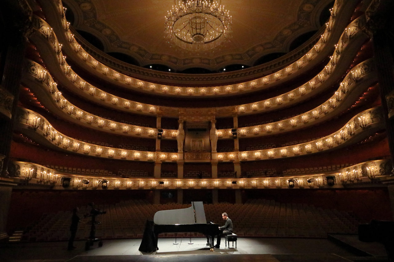 Bayerische Staatsoper corona virus Igor Levit classical music performance series empty hall
