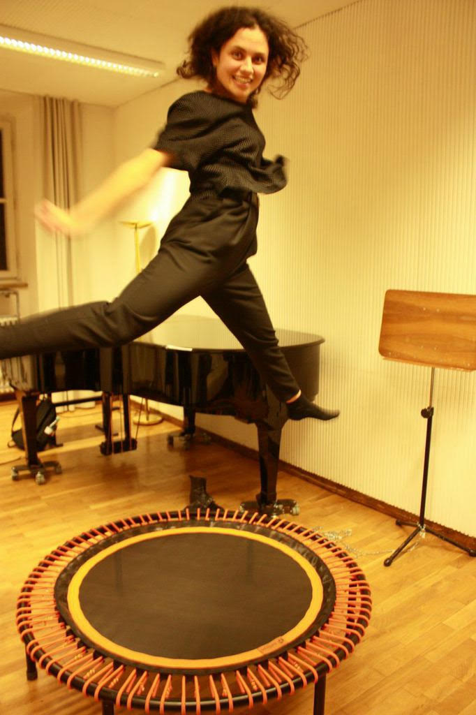 Katharina Konradi, soprano, sing, voice, vocal, opera, artist, performer, trampoline, jump, energy