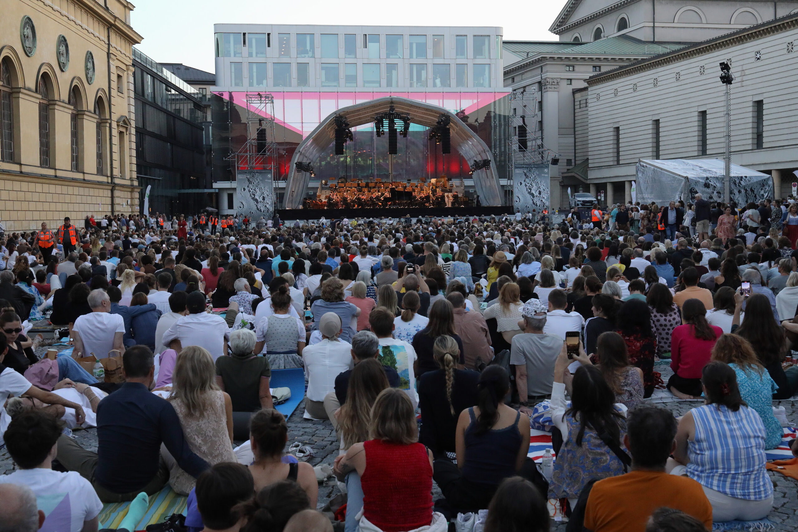 Marstallplatz, Munich, Bayerisches Staatsorchester, music, live, outside, classical, Oper fur Alle, Muenchen