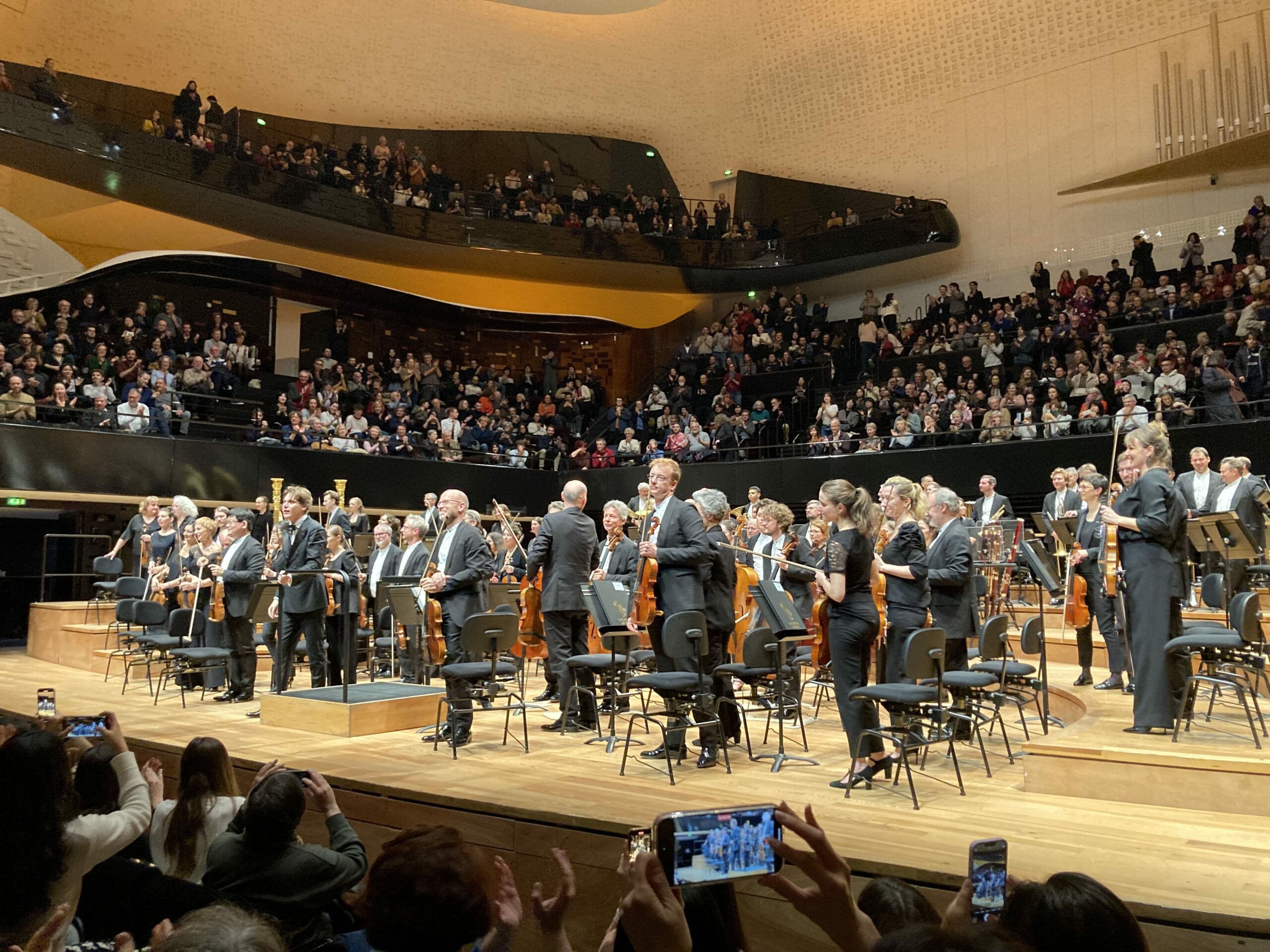 Paris, Philharmonie, orchestra, classical music, L'Orchestre de Paris, live, performing arts, Klaus Mäkelä, conductor, musicians, stage